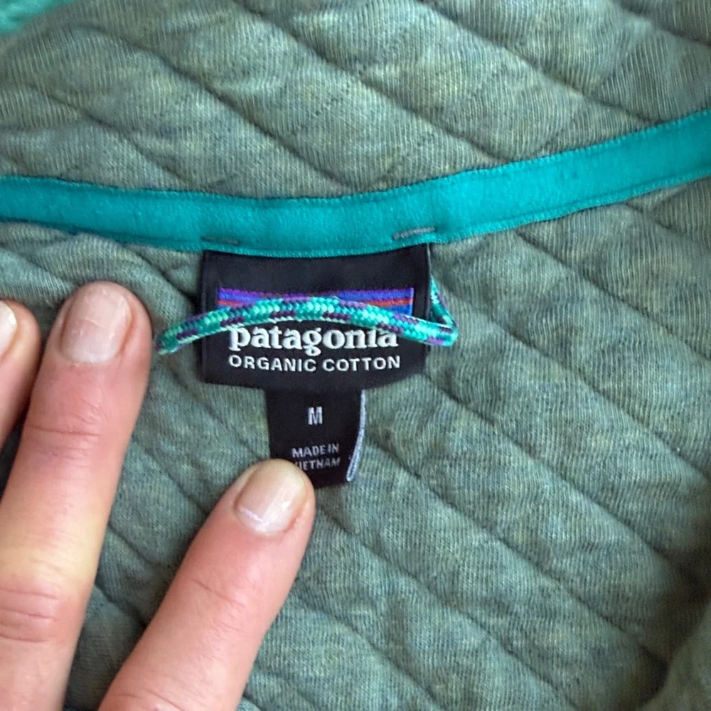 Patagonia Quilted Snap-Front Pullover Sweater in green - Picture 2 of 7
